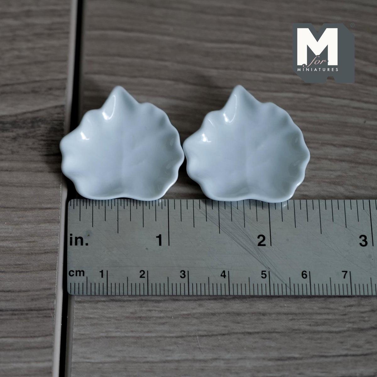 Miniature Ceramic Leaf Plates, 1:12 Scale Dollhouse Celadon Ivy Leaves, Tiny Food Display Dishes, Dollhouse Tableware Set of 2 (white) -A073