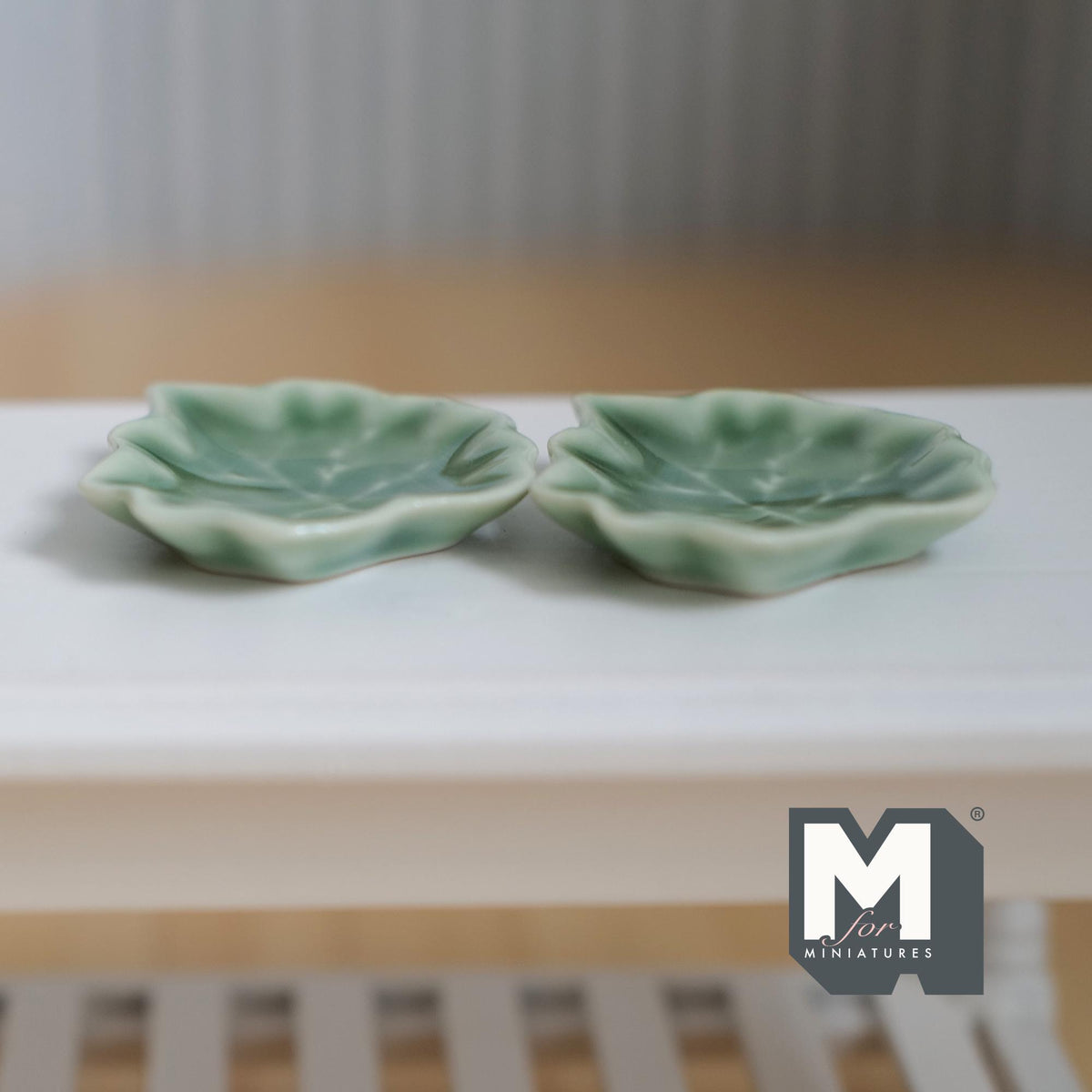 Miniature Ceramic Leaf Plates, 1:12 Scale Dollhouse Celadon Ivy Leaves, Tiny Food Display Dishes, Dollhouse Tableware Set of 2 (green) -A074