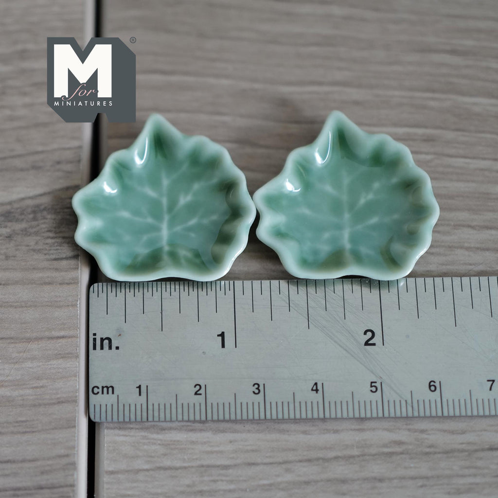 Miniature Ceramic Leaf Plates, 1:12 Scale Dollhouse Celadon Ivy Leaves, Tiny Food Display Dishes, Dollhouse Tableware Set of 2 (green) -A074