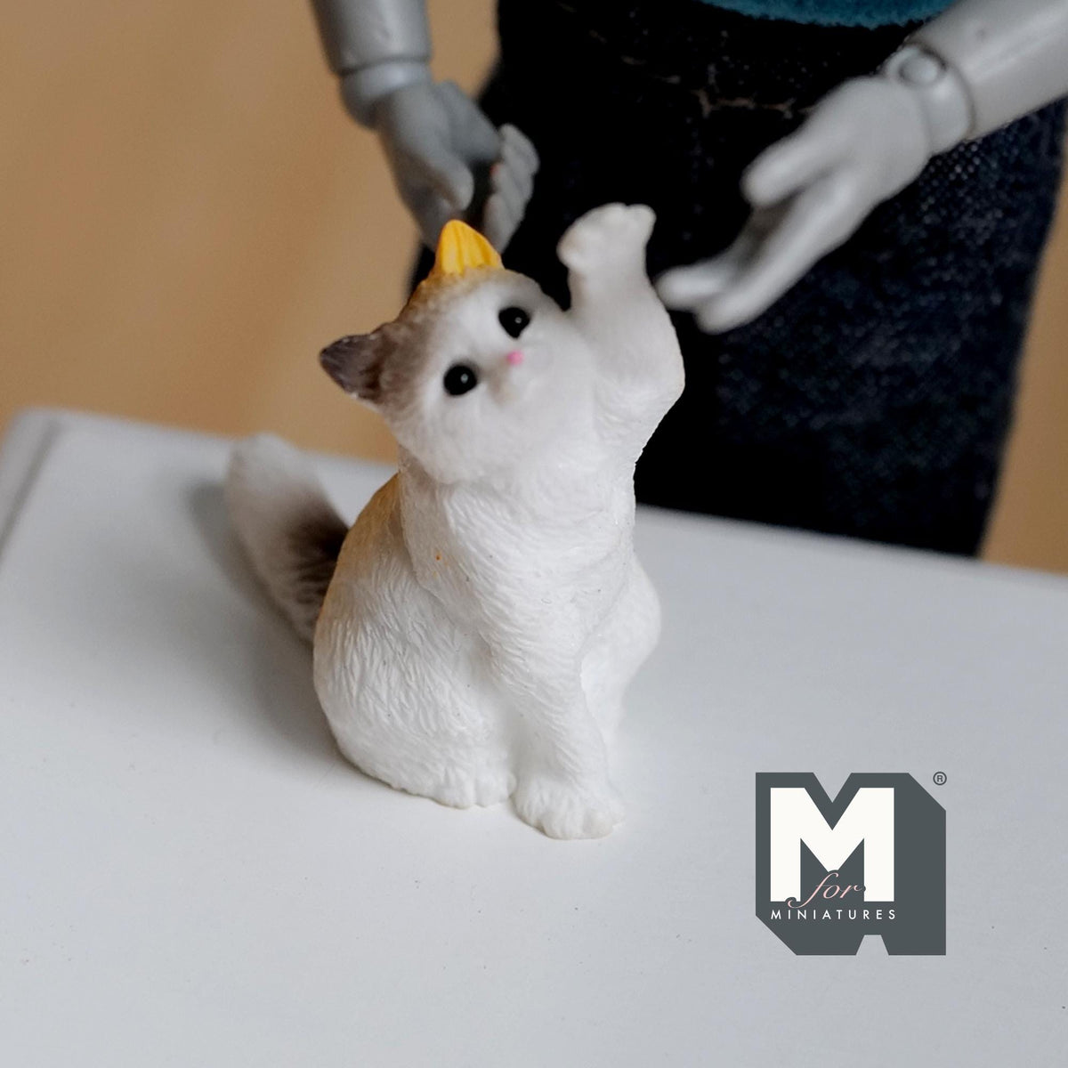 Miniature Sitting Cat Hand Up 1:12 Scale Sitting Cat 1-1/2 inch tall - B031