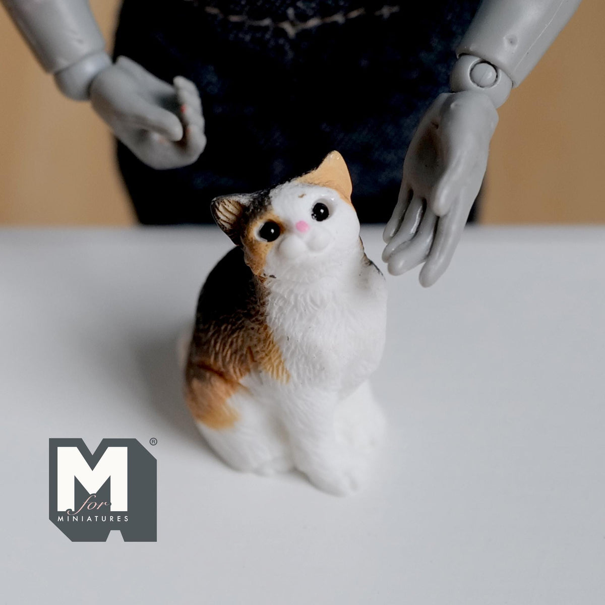 Miniature Sitting Cat Facing Up 1:12 Scale Sitting Cat 1-1/8 inch tall - B046
