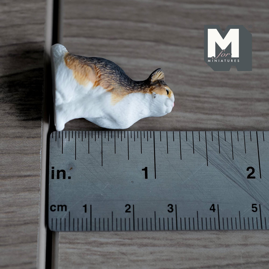 Miniature Sitting Cat Facing Up 1:12 Scale Sitting Cat 1-1/8 inch tall - B046