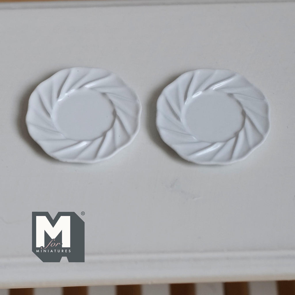 Miniature Dining Plates Set of 2 , 1:12 Scale Dollhouse Supplies Tableware 7/8 inch dia.  (white) (L)  (Metal)-- A030