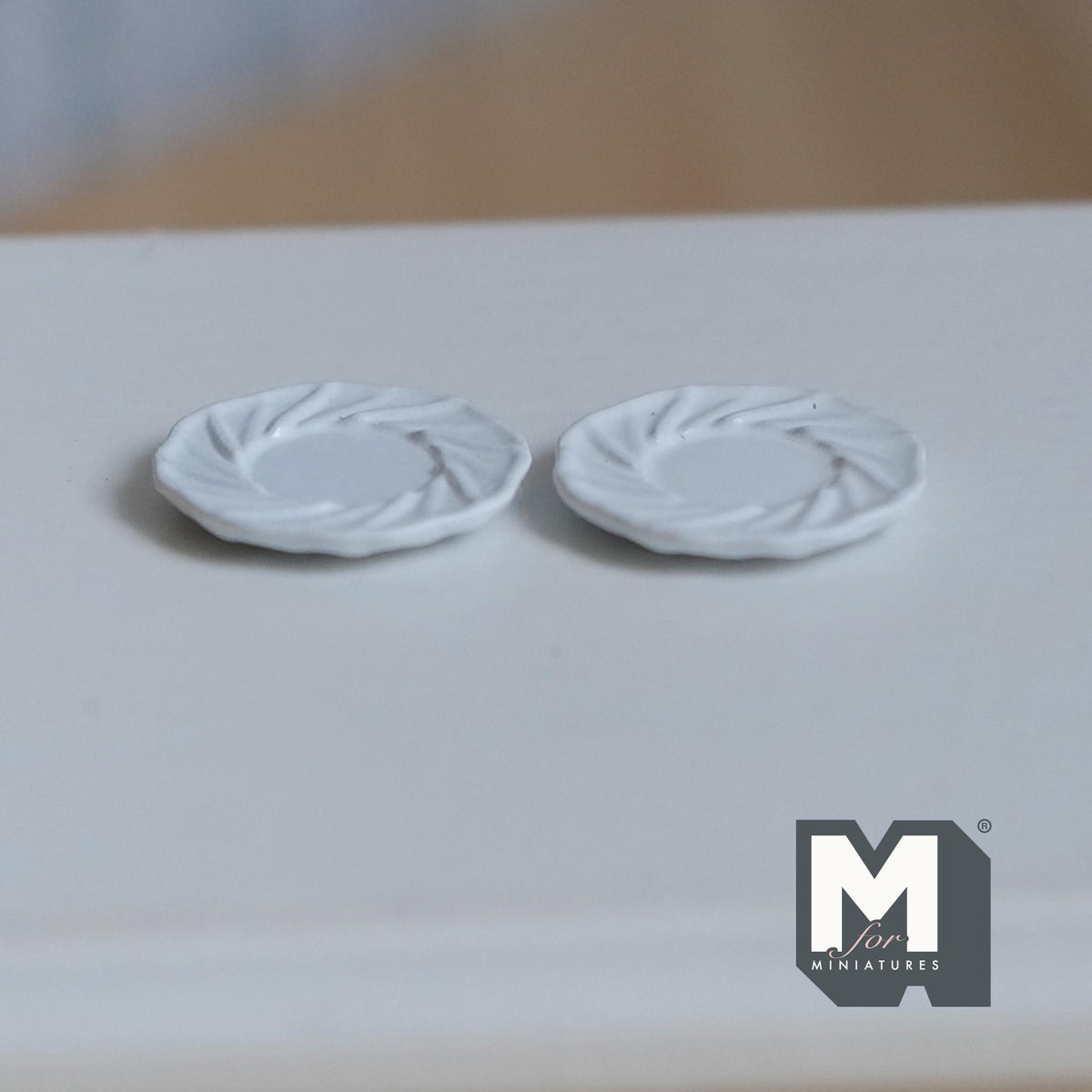 Miniature Dining Plates Set of 2 , 1:12 Scale Dollhouse Supplies Tableware 1/2 inch dia.  (white) (S) - A030