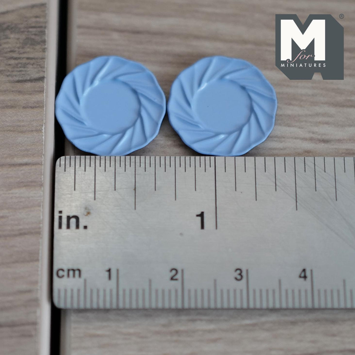 Miniature Dining Plates Set of 2 , 1:12 Scale Dollhouse Supplies Tableware 11/16 inch dia.  (blue) (M)  (Metal)-- A030