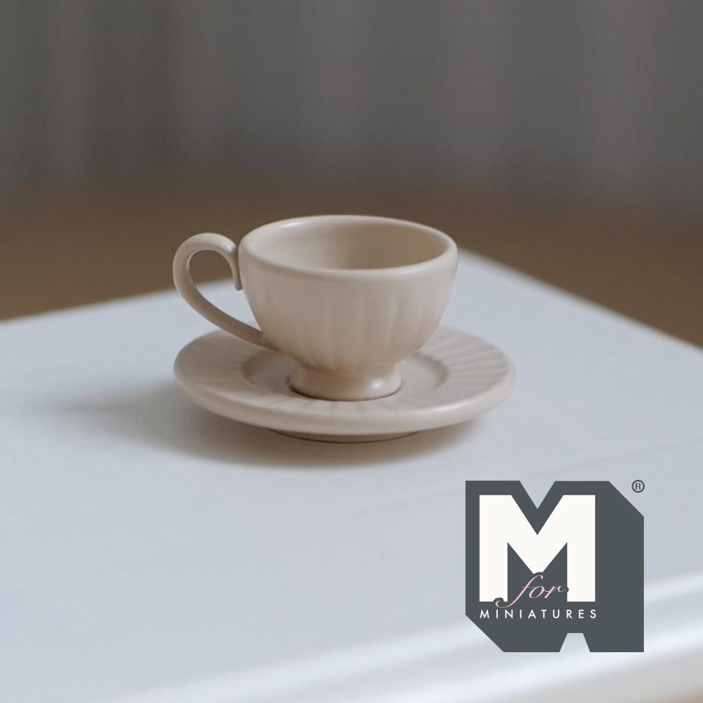 Miniature Coffee Cup and Saucer Set 1:12 Scale Dollhouse Tea Cup Drinkware Set of 2 (beige) (metal) - F071