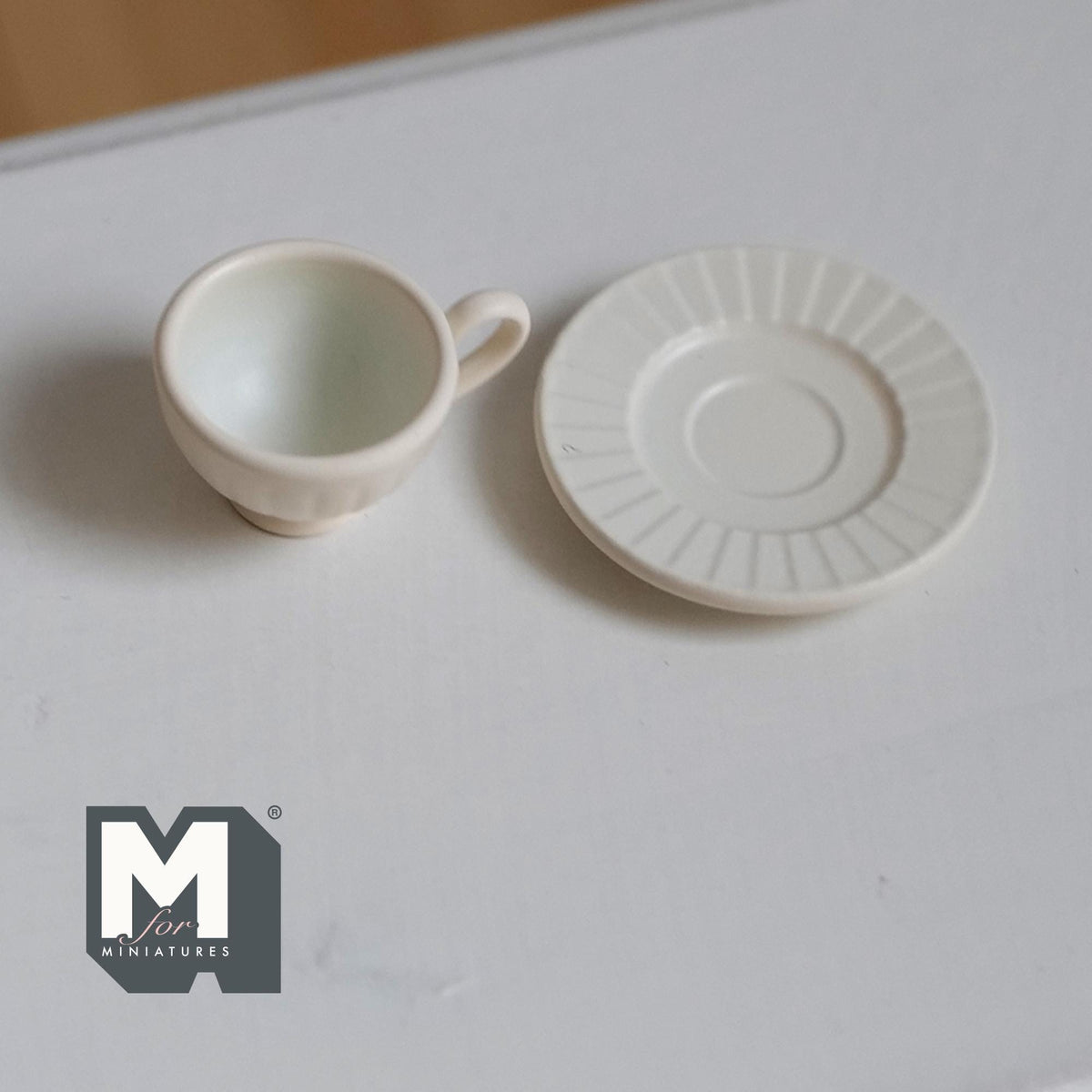 Miniature Coffee Cup and Saucer Set 1:12 Scale Dollhouse Tea Cup Drinkware Set of 2 (cream) (metal) - F071