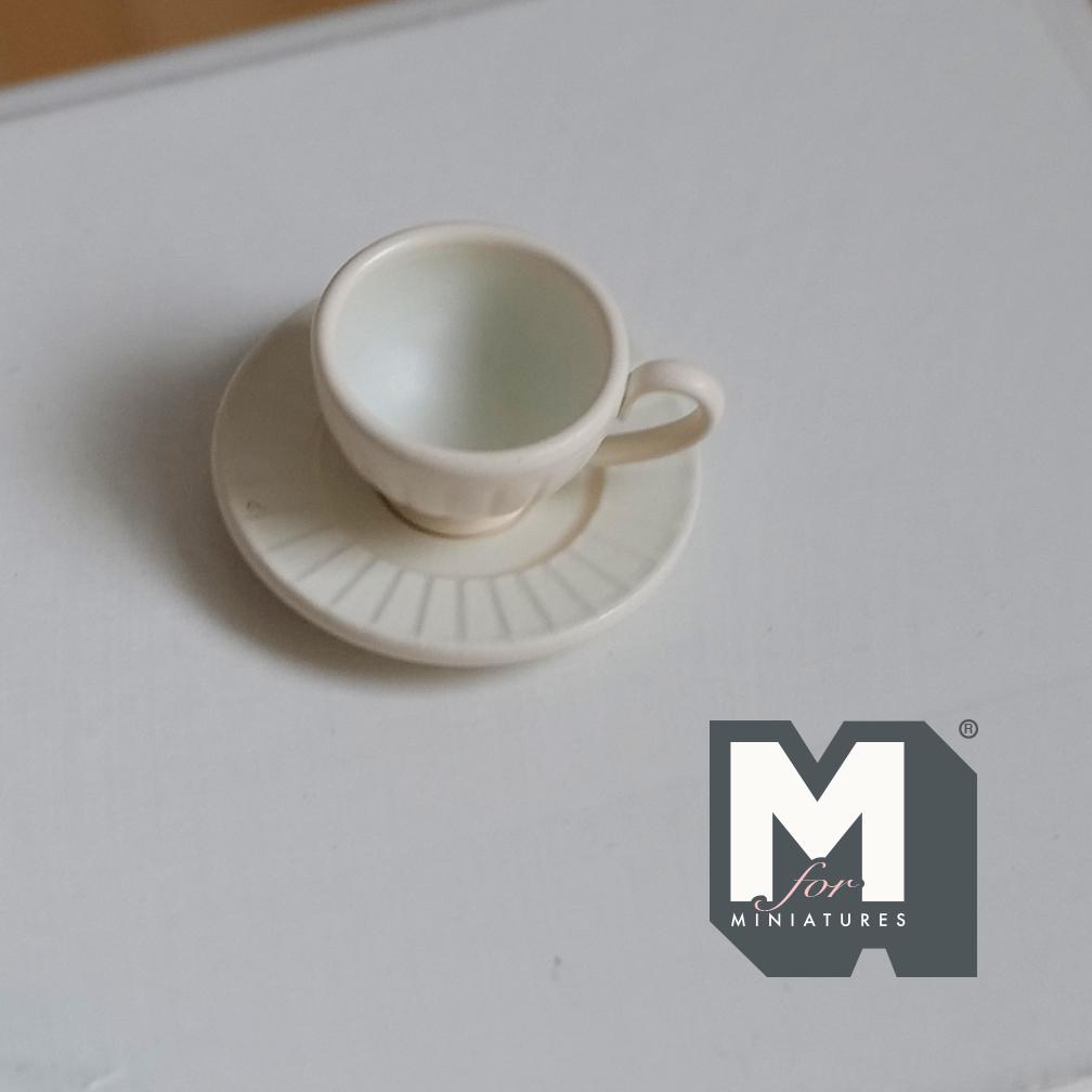 Miniature Coffee Cup and Saucer Set 1:12 Scale Dollhouse Tea Cup Drinkware Set of 2 (cream) (metal) - F071