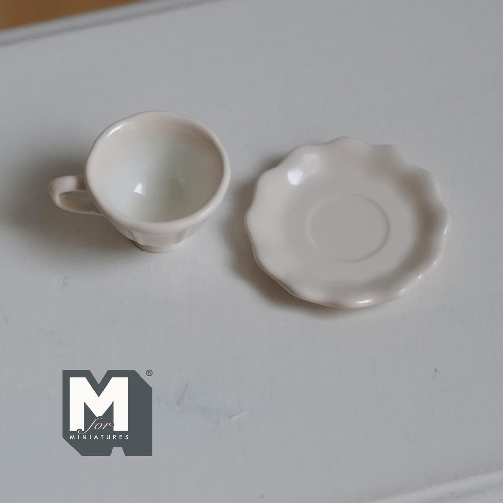 Miniature Coffee Cup and Scallop Saucer Set 1:12 Scale Dollhouse Tea Cup Drinkware Set of 2 (white) (metal) - F074
