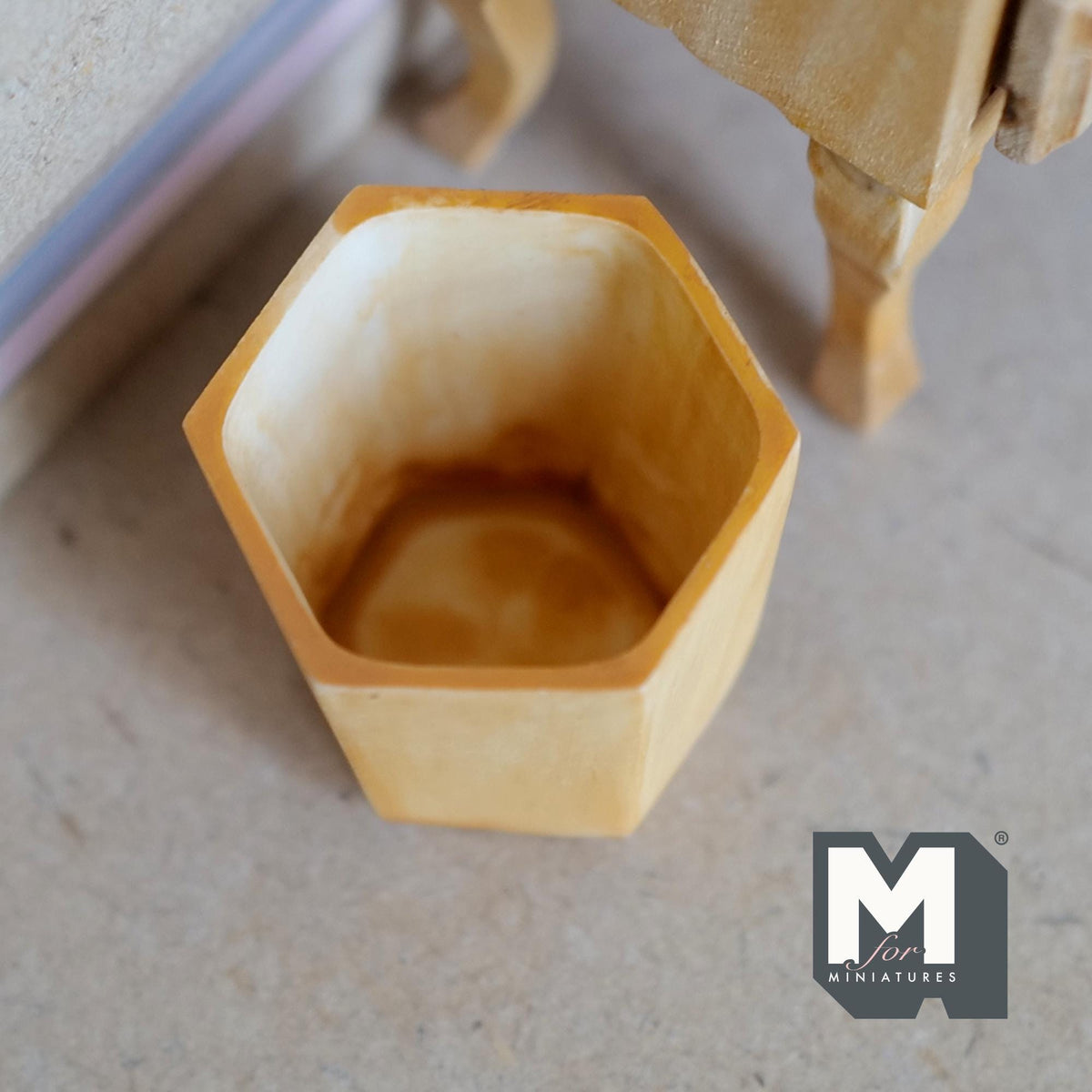 Miniature Weathered Hexagon Planter Pot 1:12 Scale Dollhouse Garden Large Size Geometric Tree Planter 1-1/4 inch tall (beige) - B074