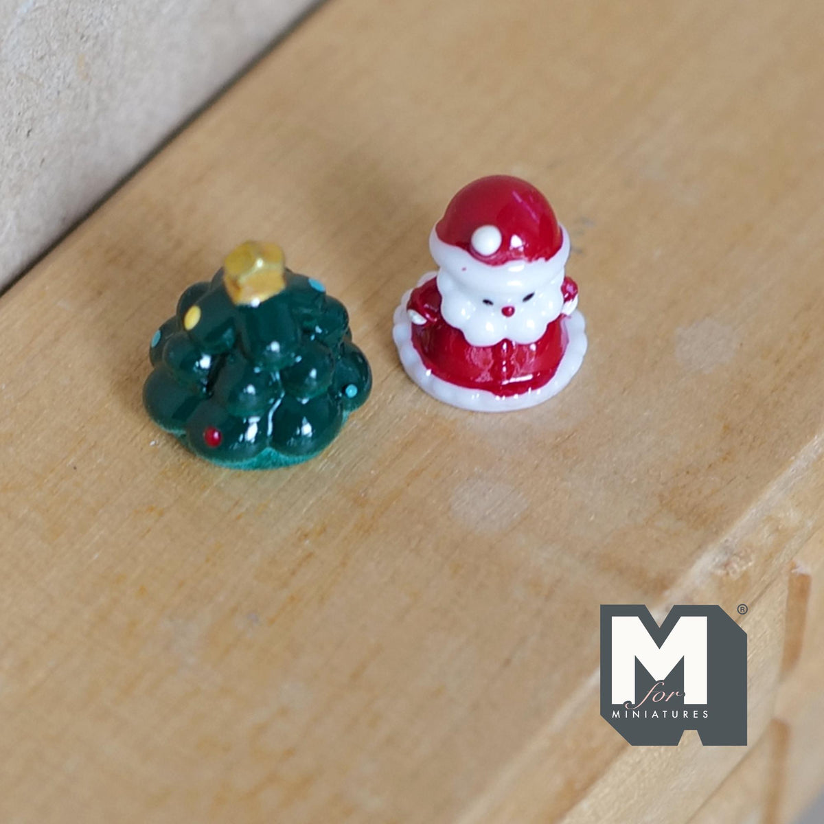 Dollhouse Miniature Christmas Decor Santa Clause and Christmas Tree 1/2 inch tall (resin) - G069