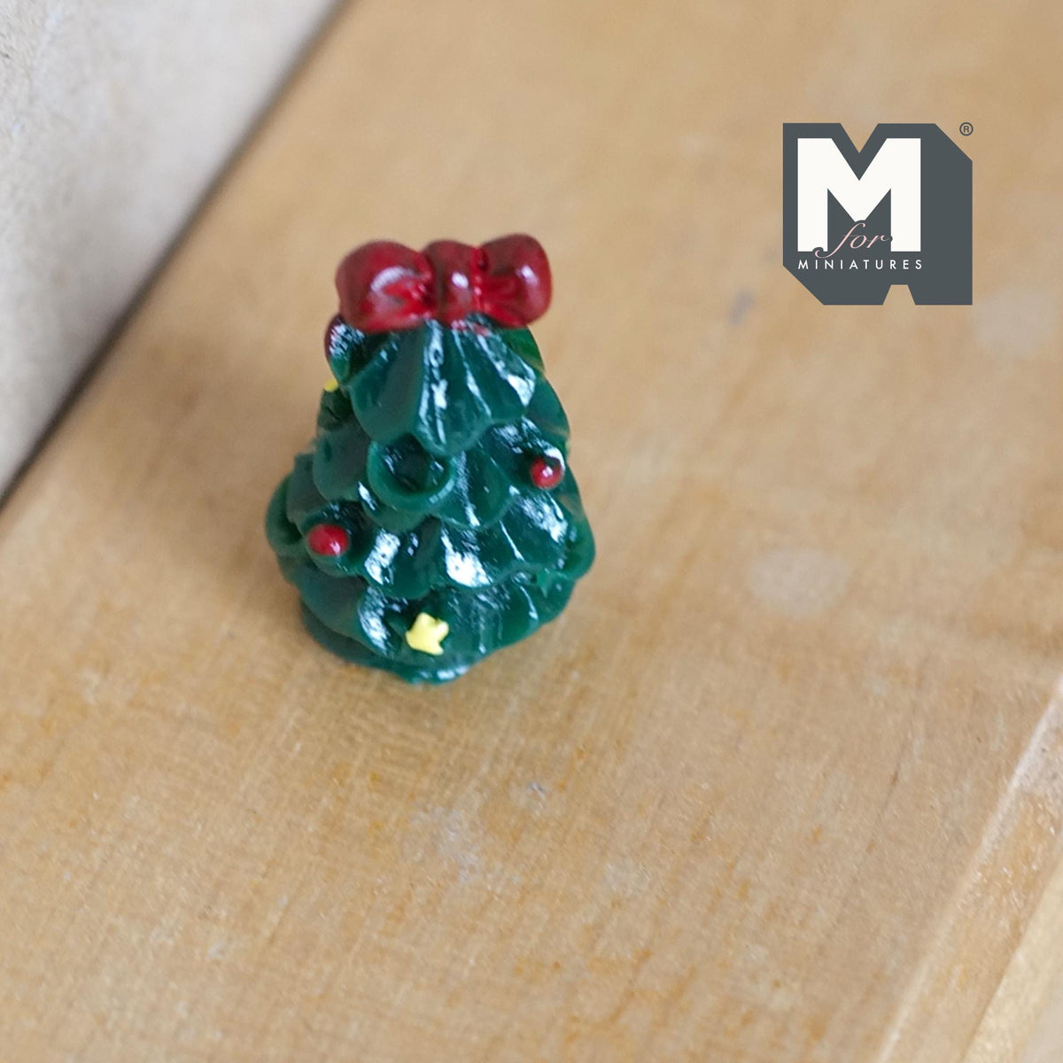 Dollhouse Miniature Christmas Decor Santa Clause and Christmas Tree 1/2 inch tall (resin) - G069