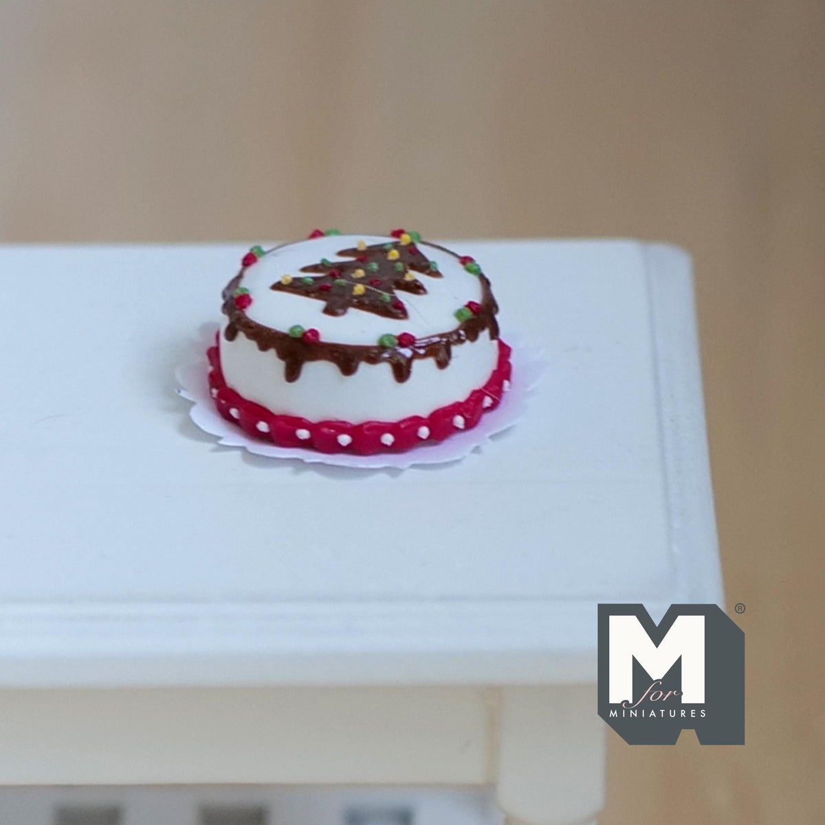 Miniature Christmas Tree Cake 1:12 Scale Dollhouse Festive Dessert Chocolate Cake 7/8 inch dia. (white) - D025