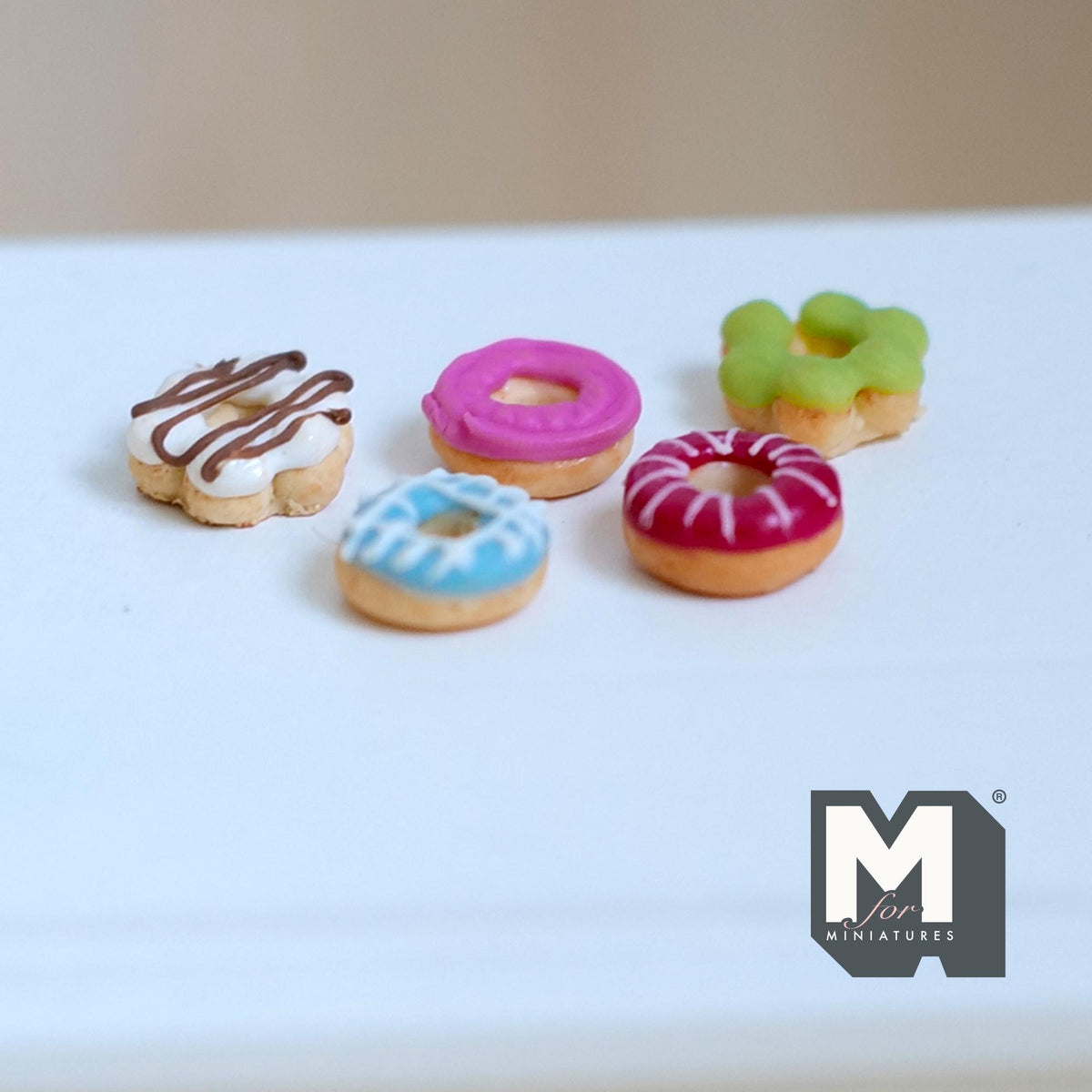 Miniature Donuts Set of 5 , 1:12 Scale Dollhouse Bakery Accessories Food 3/8 inch dia. (style a) - E062