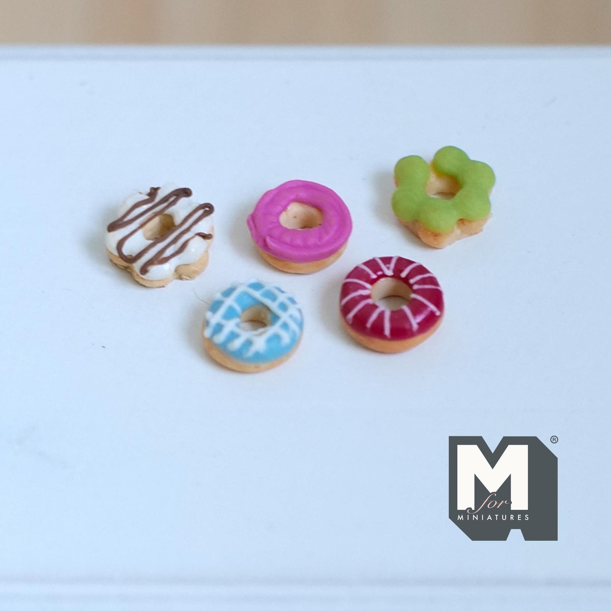 Miniature Donuts Set of 5 , 1:12 Scale Dollhouse Bakery Accessories Food 3/8 inch dia. (style a) - E062