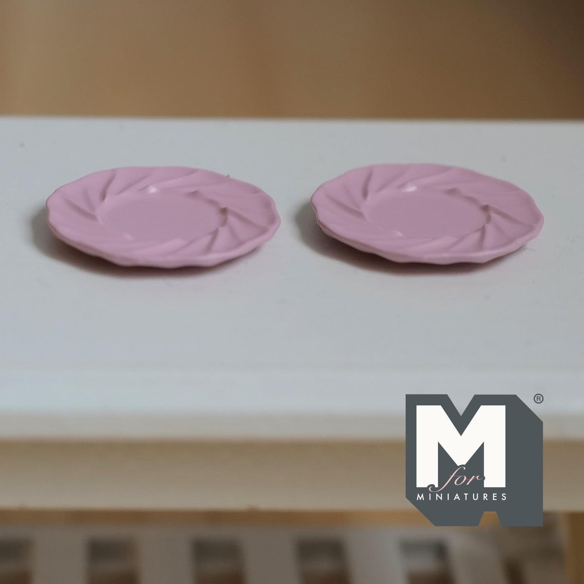 1:12 Scale Miniature Dining Plates Set of 2 Dollhouse Kitchen Tableware 7/8 inch dia. (L) (pink) (metal) - A030