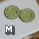 1:12 Scale Miniature Dining Plates Set of 2 Dollhouse Kitchen Tableware 7/8 inch dia. (L) (green) (metal) - A030