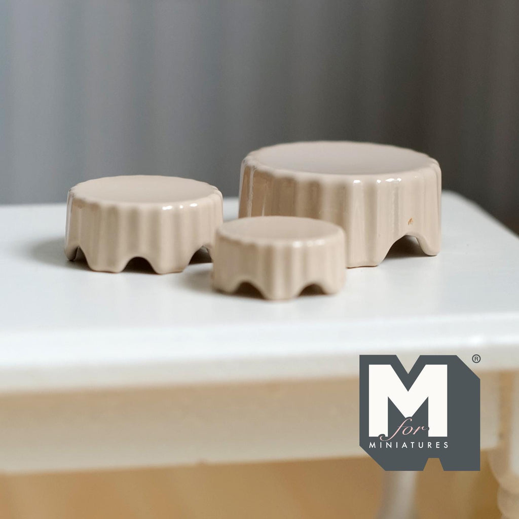 1:12 Scale Miniature Cake Stands Set of 3 Dollhouse Fluted Dessert Displays Bakery Decor (beige) - E091