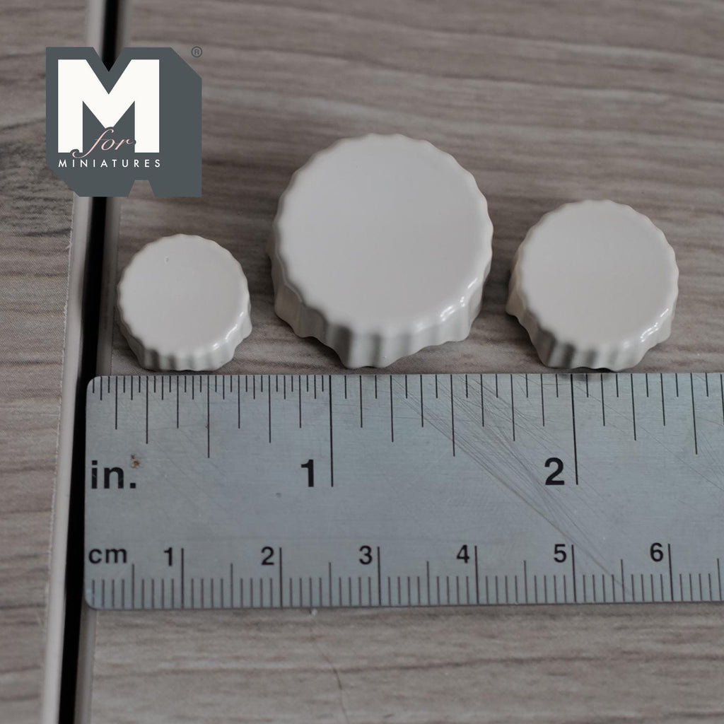 1:12 Scale Miniature Cake Stands Set of 3 Dollhouse Fluted Dessert Displays Bakery Decor (beige) - E091