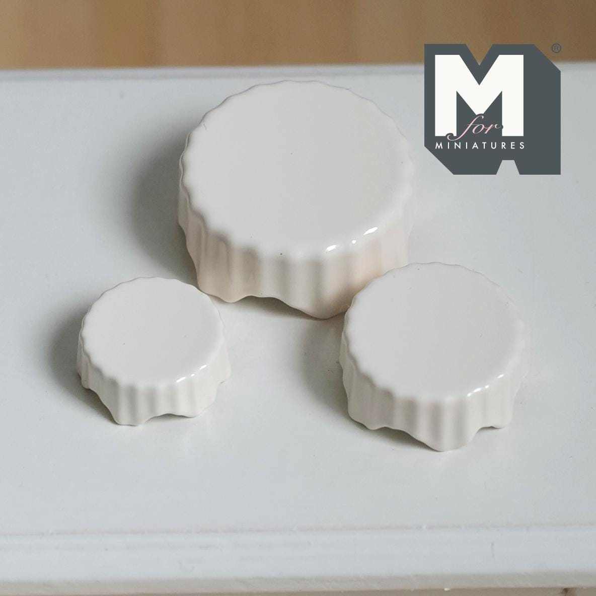 1:12 Scale Miniature Cake Stands Set of 3 Dollhouse Fluted Dessert Displays Bakery Decor (white) - E091