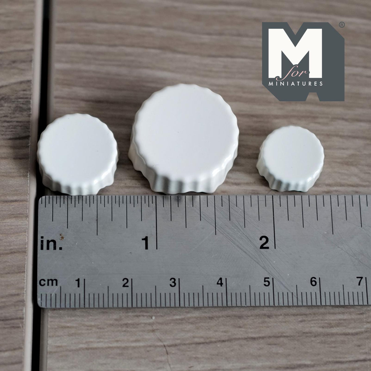 1:12 Scale Miniature Cake Stands Set of 3 Dollhouse Fluted Dessert Displays Bakery Decor (white) - E091