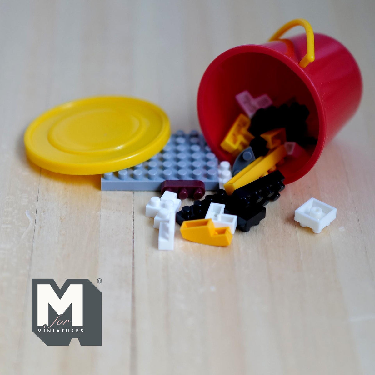 Miniature Building Blocks with Bucket 1:12 Scale Playroom Decor Dollhouse Nursery Accessories 1-7/16 inch tall (red yellow) - G099