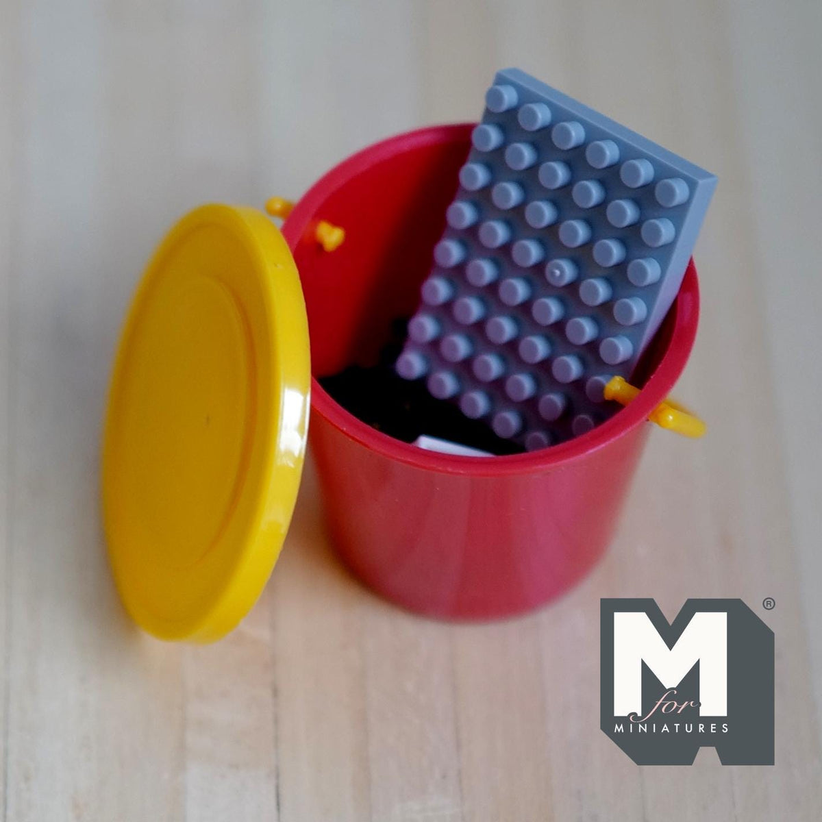 Miniature Building Blocks with Bucket 1:12 Scale Playroom Decor Dollhouse Nursery Accessories 1-7/16 inch tall (red yellow) - G099