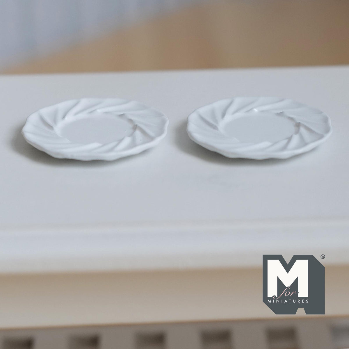 Miniature Dining Plates Set of 2 , 1:12 Scale Dollhouse Supplies Tableware 7/8 inch dia.  (white) (L)  (Metal)-- A030