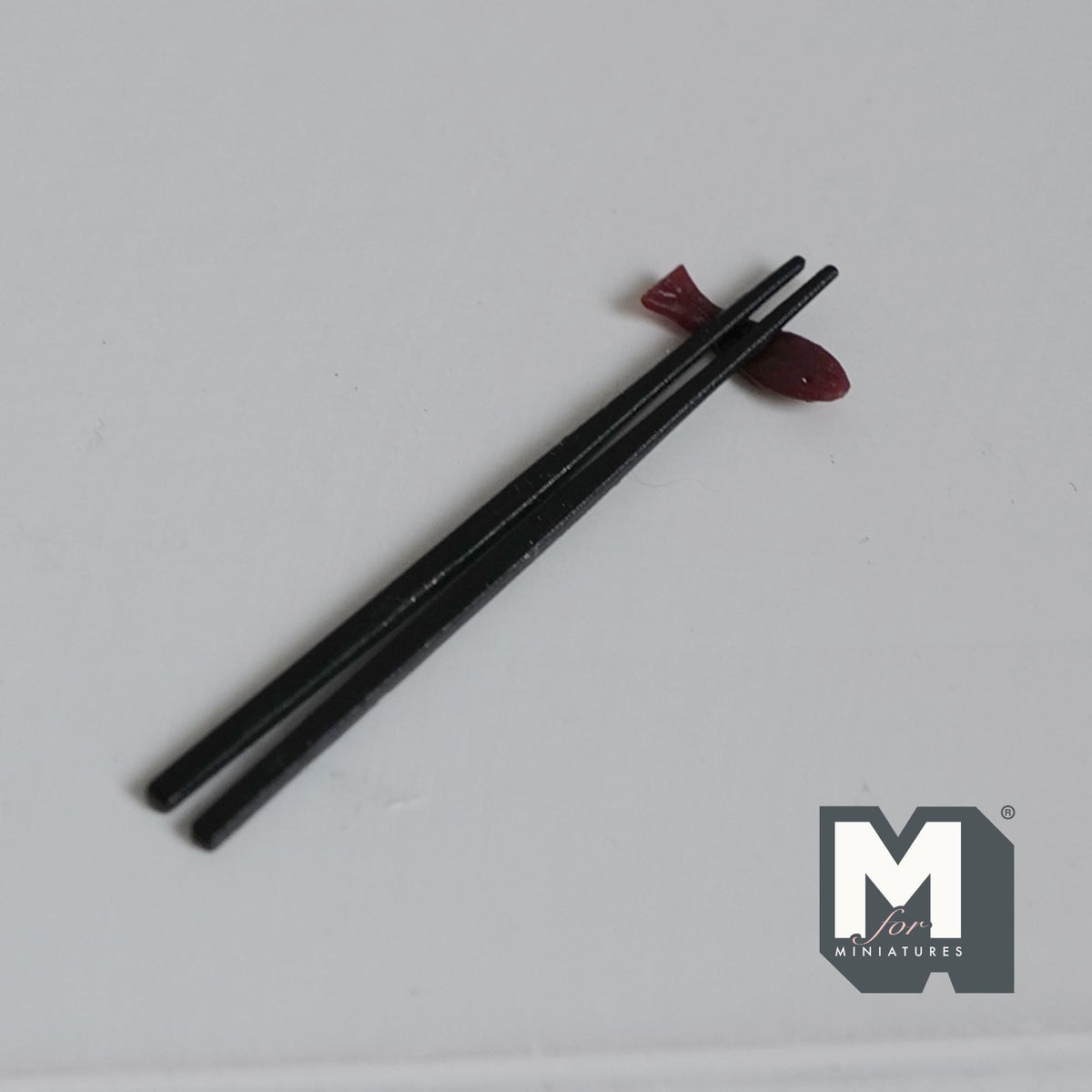 Miniature Sushi Plate Set 1:12 Scale Dollhouse Dining Plate Chopsticks and Chopstick Rest Set of 3 (black / silver) - A034