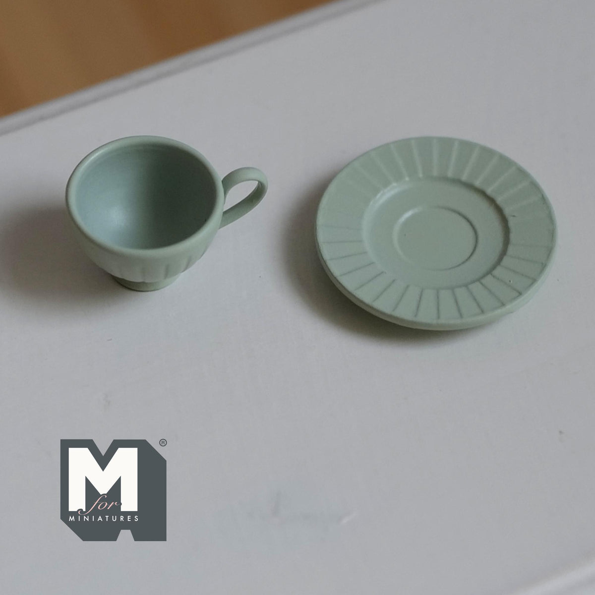 Miniature Coffee Cup and Saucer Set 1:12 Scale Dollhouse Tea Cup Drinkware Set of 2 (green) (metal) - F071