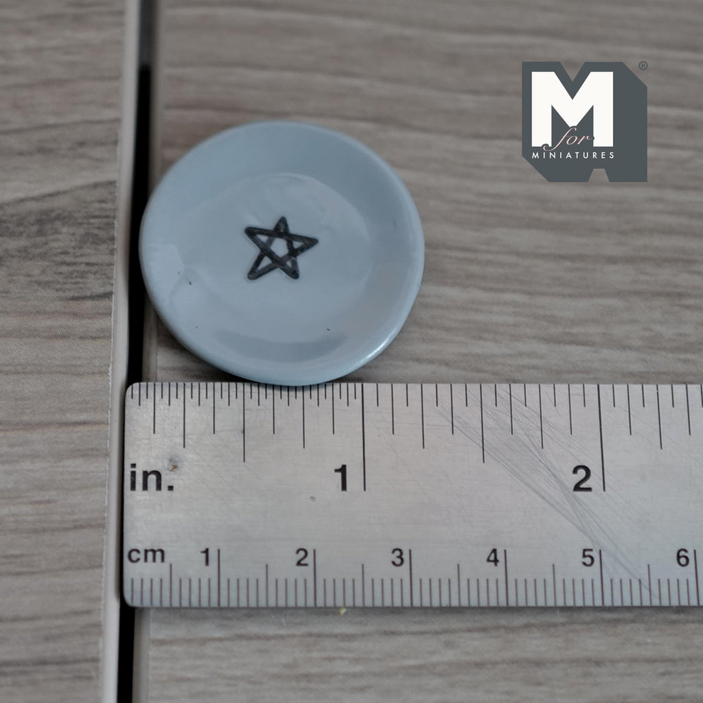 Miniature Plates Large Size Set of 10 , 1:12 Scale Dollhouse Tableware Cats and Stars 1-1/4 inch dia. (gray) - A041