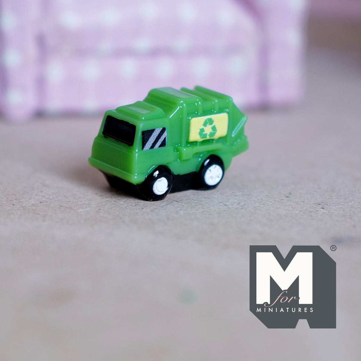 Miniature Recycling Truck 1:12 Scale Trash Truck Garbage Truck Bin Lorry Garbo Truck Dollhouse Playroom Decor 11/16 inch tall (resin) - G079
