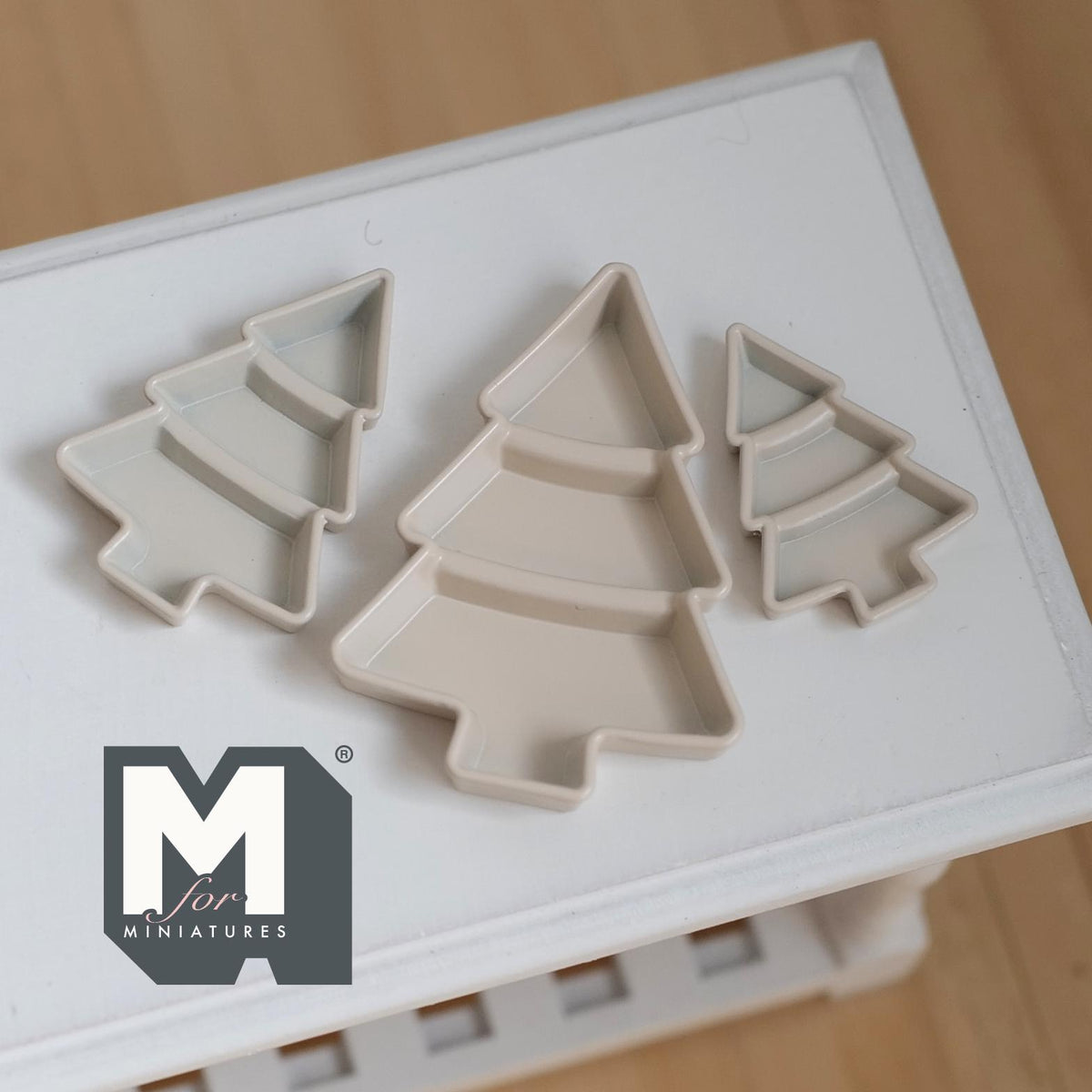 Miniature Christmas Tree Shaped Trays,  1:12 Scale Dollhouse Christmas Accessories Set of 3 (ivory white) (metal) - G067