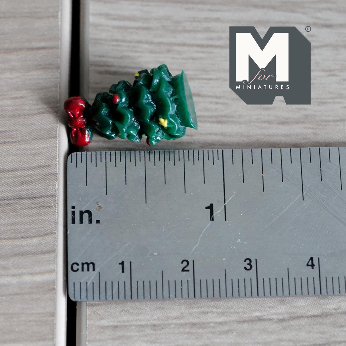 Dollhouse Miniature Christmas Decor Santa Clause and Christmas Tree 1/2 inch tall (resin) - G069