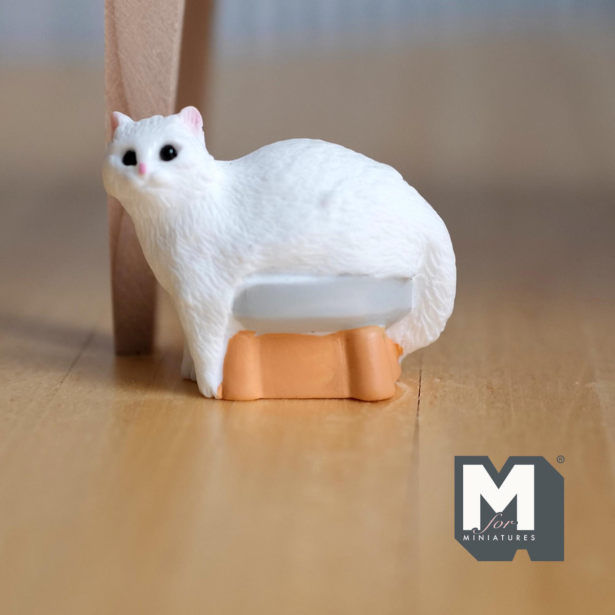 Miniature White Cat Sitting on Stool 1:12 Scale Dollhouse Pet Feline Figurine 1-5/16 inch long (resin) - C048