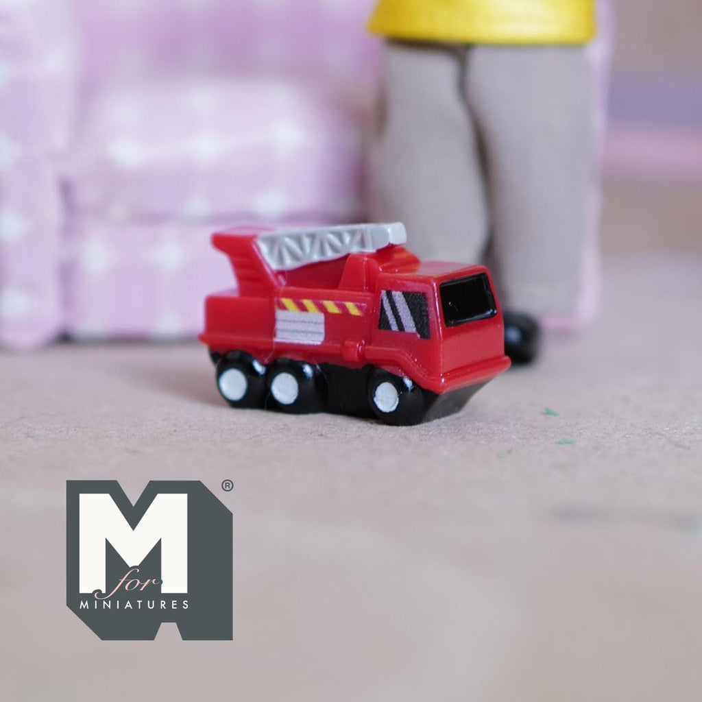 Miniature Fire Truck 1:12 Scale Fire Engine Dollhouse Playroom Decor 11/16 inch tall (resin) - G079