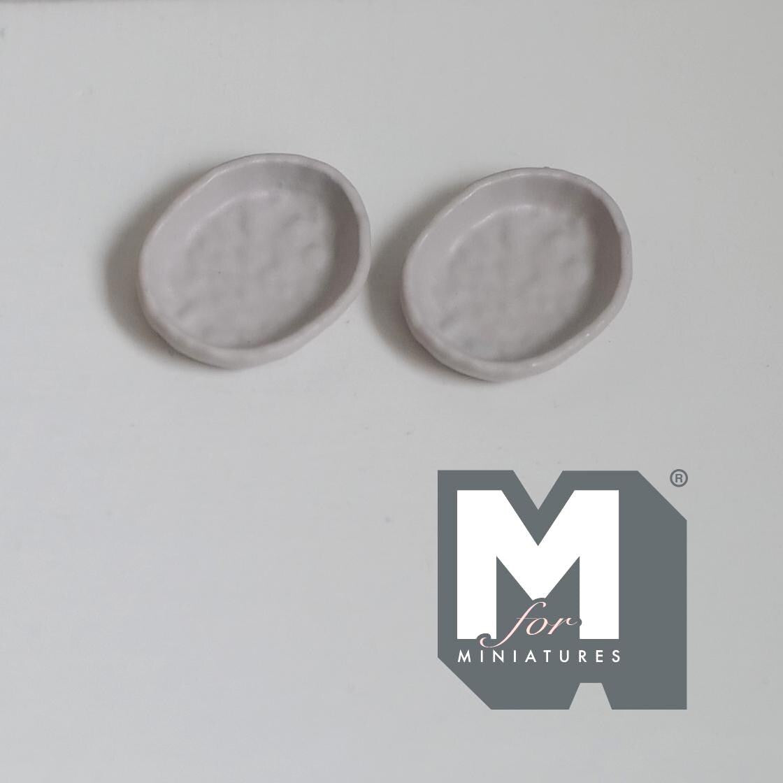 Miniature Irregular Shaped Food Bowls Set of 2, 1:12 Scale Dollhouse Kitchen Decor Tableware 5/8 inch long (warm gray) (metal) - A034