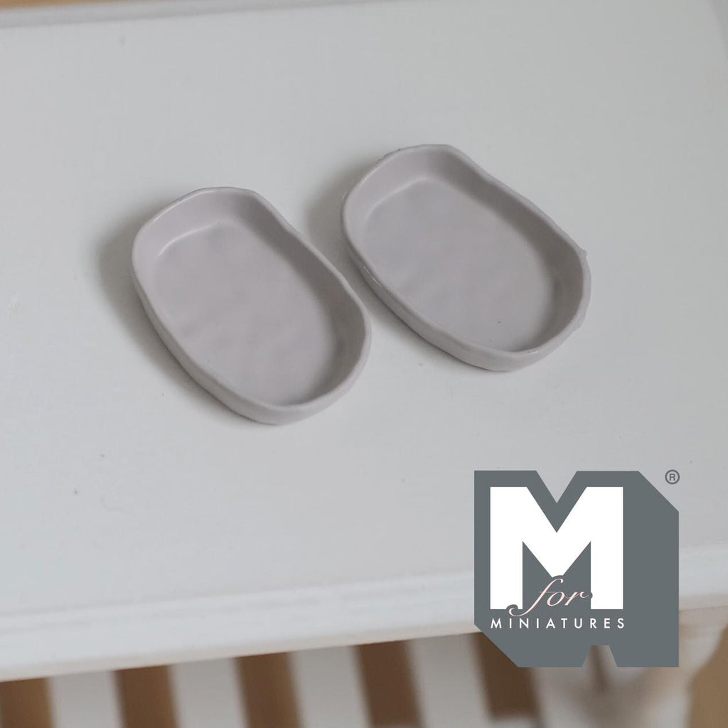 Miniature Irregular Shaped Food Trays Set of 2, 1:12 Scale Dollhouse Kitchen Decor Tableware 7/8 inch long (warm gray) (metal) - A034