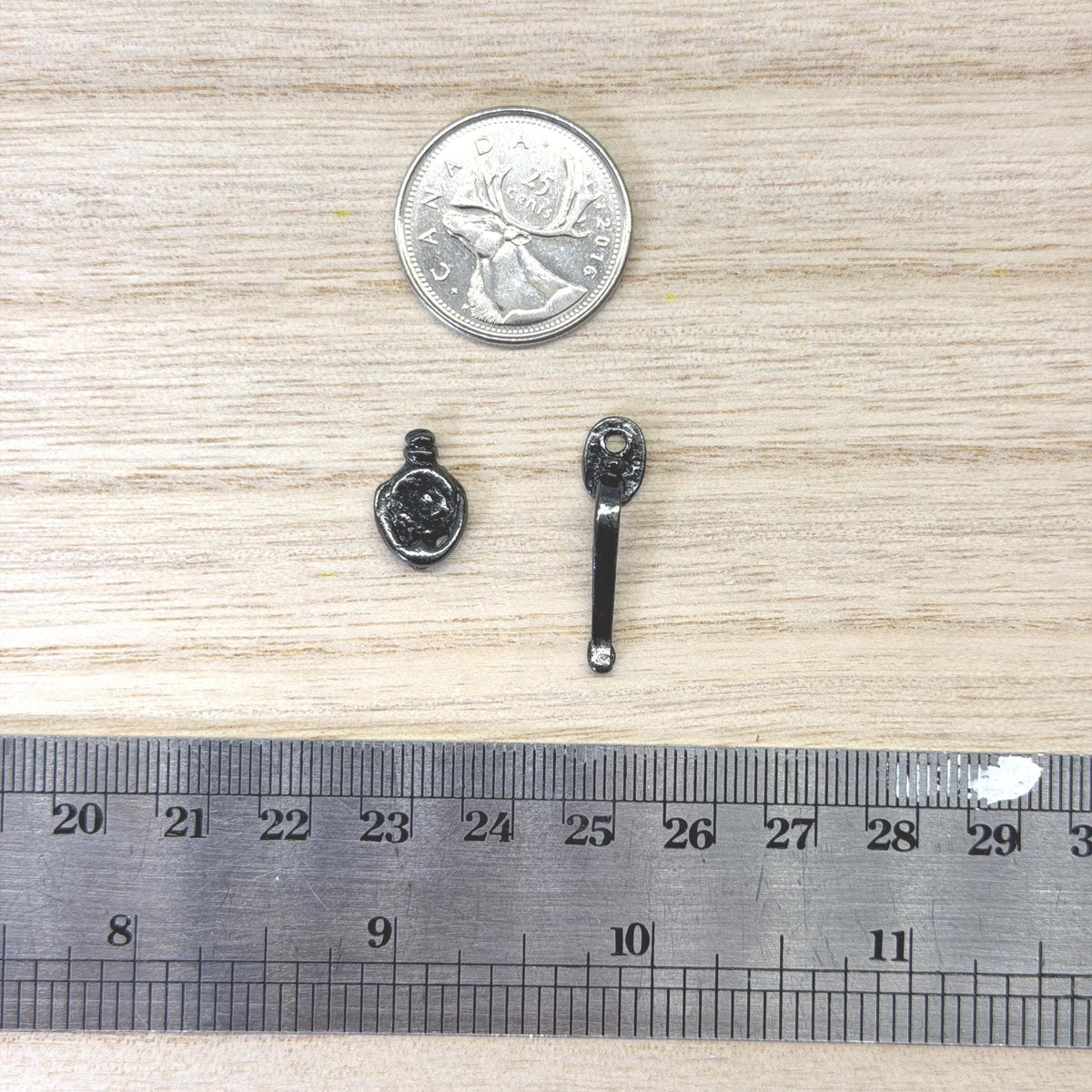 1:12 Miniature Door Handle and Knocker Set of 2 Dollhouse Supply (gunmetal)