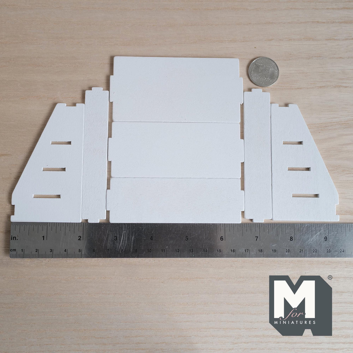 Kit d'étagère présentoir à gradins miniature en bois à 4 niveaux à l'échelle 1:12, non assemblé, 10 cm de large, fourniture pour maison de poupée à monter soi-même (blanc)