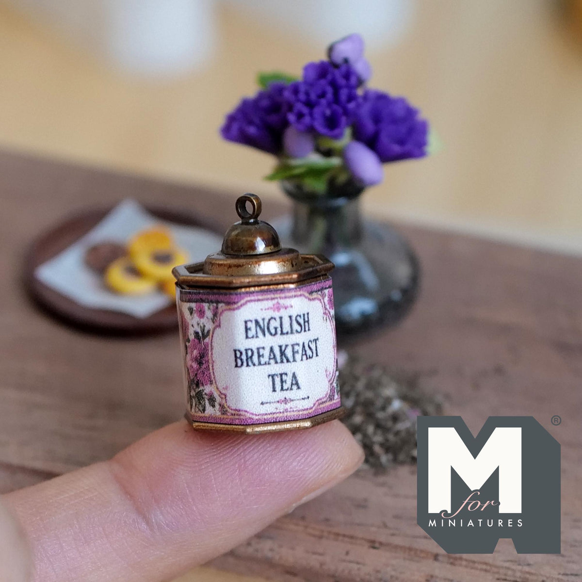 1:12 Scale Miniature Metal Octagonal Tea Tin with Removable Lid and Loose Tea Leaves, 11/16 inch dia., Dollhouse Decor (English breakfast)