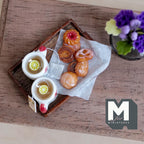 Service à thé au citron miniature avec plateau, 2 mugs et biscuits, échelle 1:12, 1-5/8 inch de long, décoration de maison de poupée (blanc à tulipes rouges)