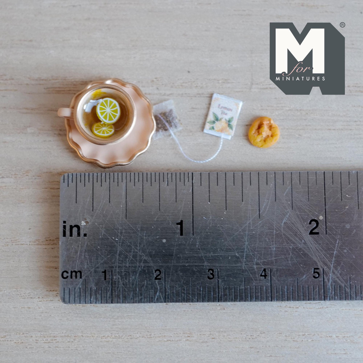 Tasse à thé au citron miniature avec soucoupe et biscuit, échelle 1:12, 3/4 inch de diamètre, décoration de maison de poupée (pêche)