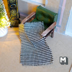 Miniatur-Sessel im Used-Look aus Kunstleder mit kariertem Plaid, Maßstab 1:12, 2-1/2 inch breit, Puppenhausdeko (grün)