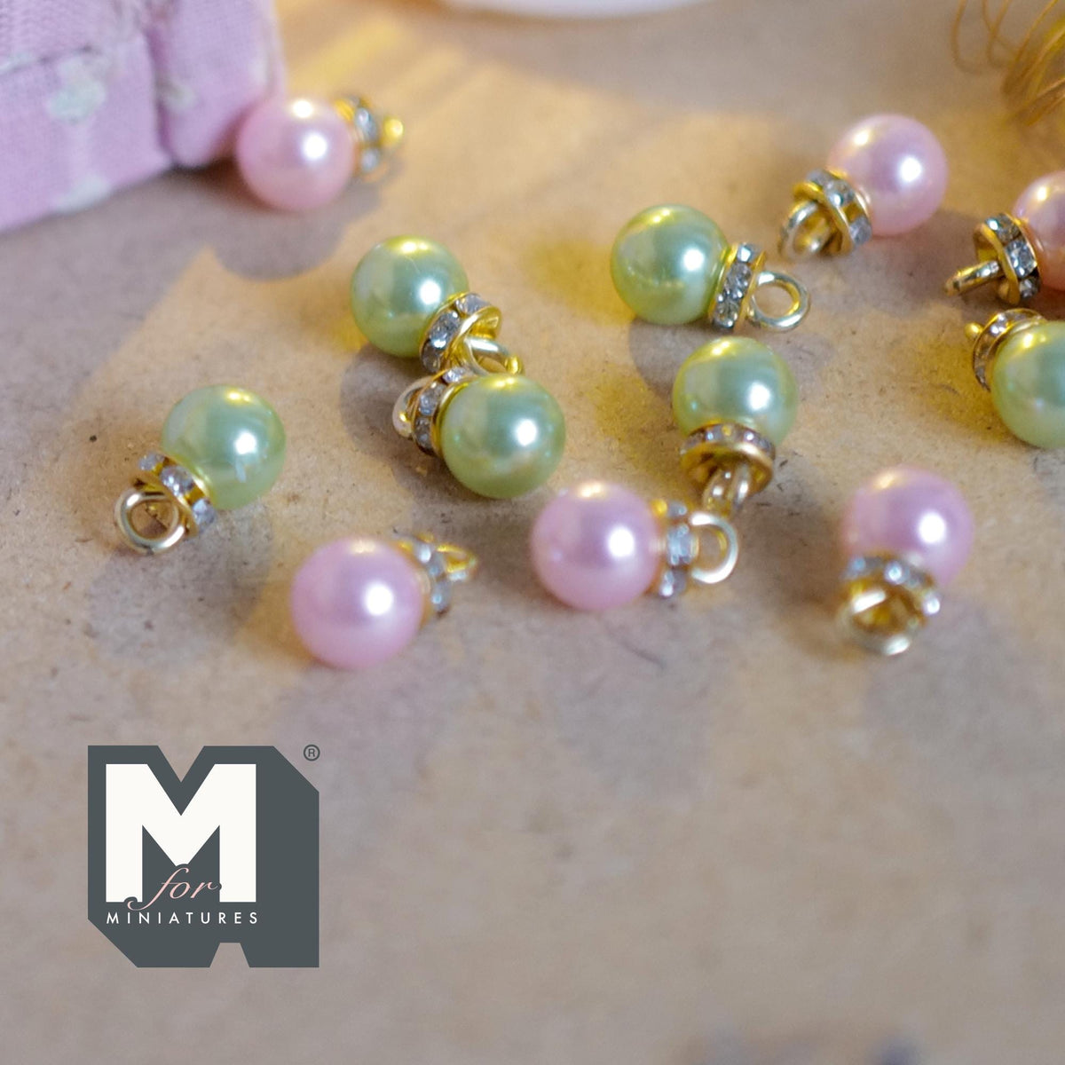 Ornements de Noël miniatures à l'échelle 1:12 avec boîte de rangement et fil de laiton, ensemble de 12, décor pour maison de poupée (rose et vert menthe)