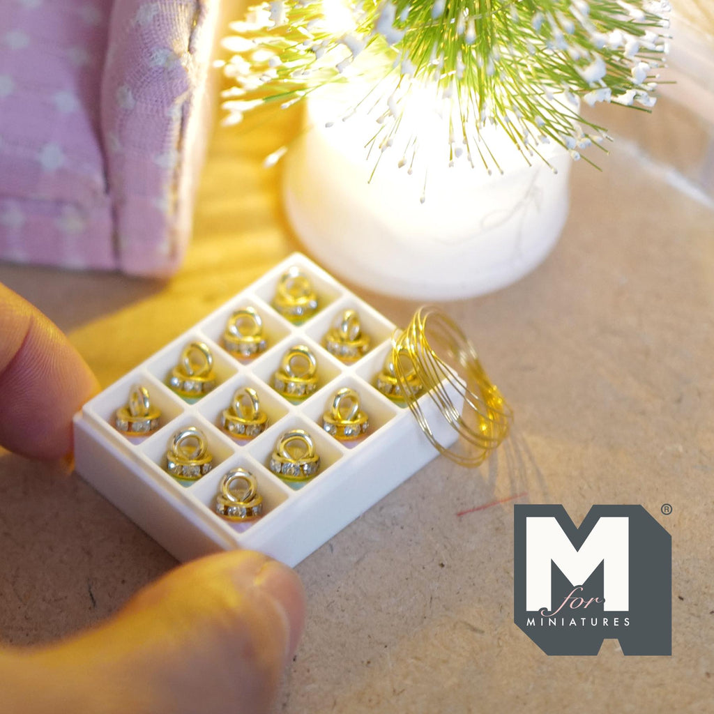 Ornements de Noël miniatures à l'échelle 1:12 avec boîte de rangement et fil de laiton, ensemble de 12, décor pour maison de poupée (rose et vert menthe)