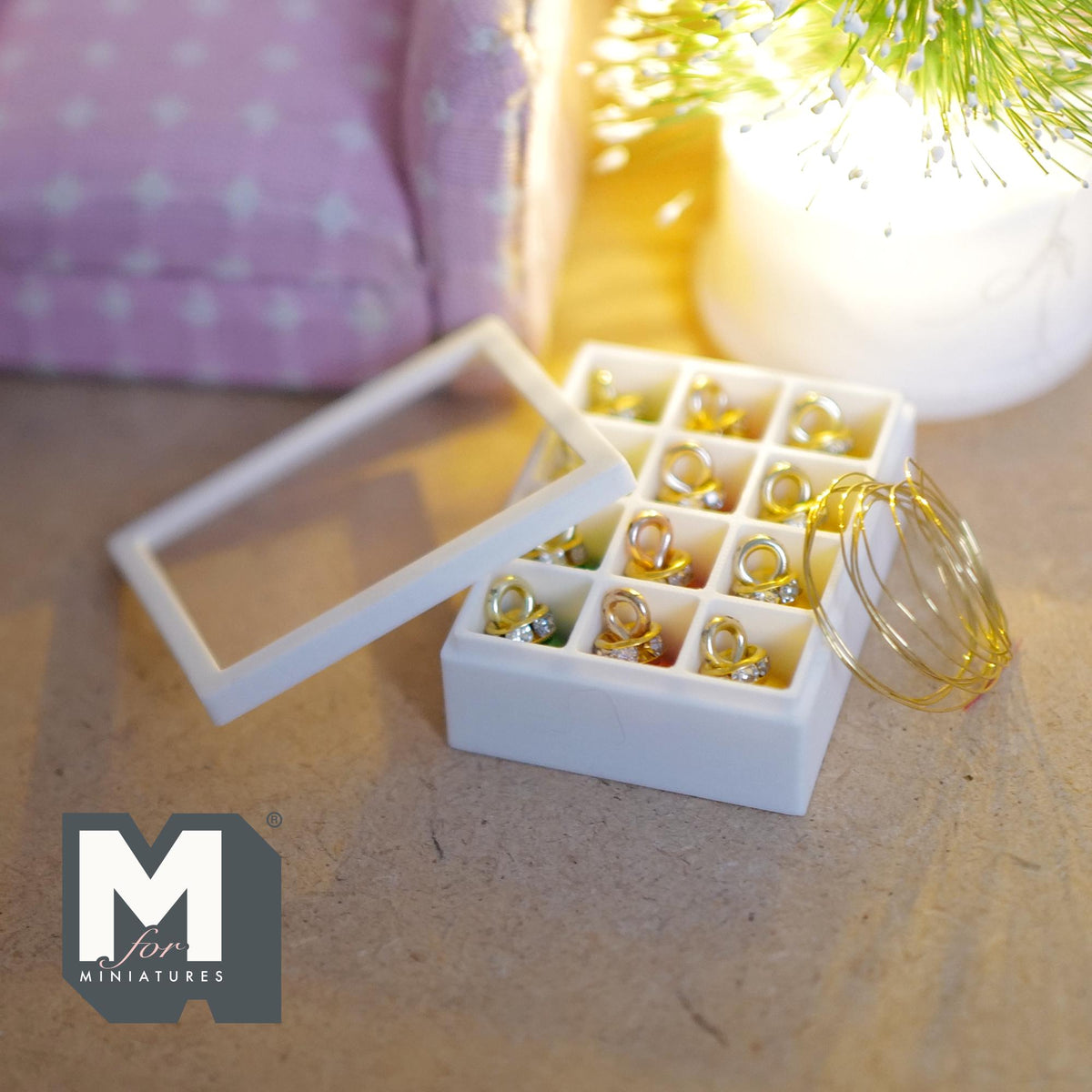 1:12 Scale Miniature Christmas Ornaments with Storage Box and Brass Wire, Set of 12, Dollhouse Decor (red, green and gold)