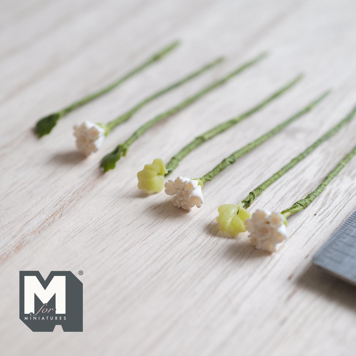 1:12 Scale Miniature White Carnation Flower Stems with Leaves, Set of 7, up to 2-15/16 inch long, DIY Dollhouse Supply