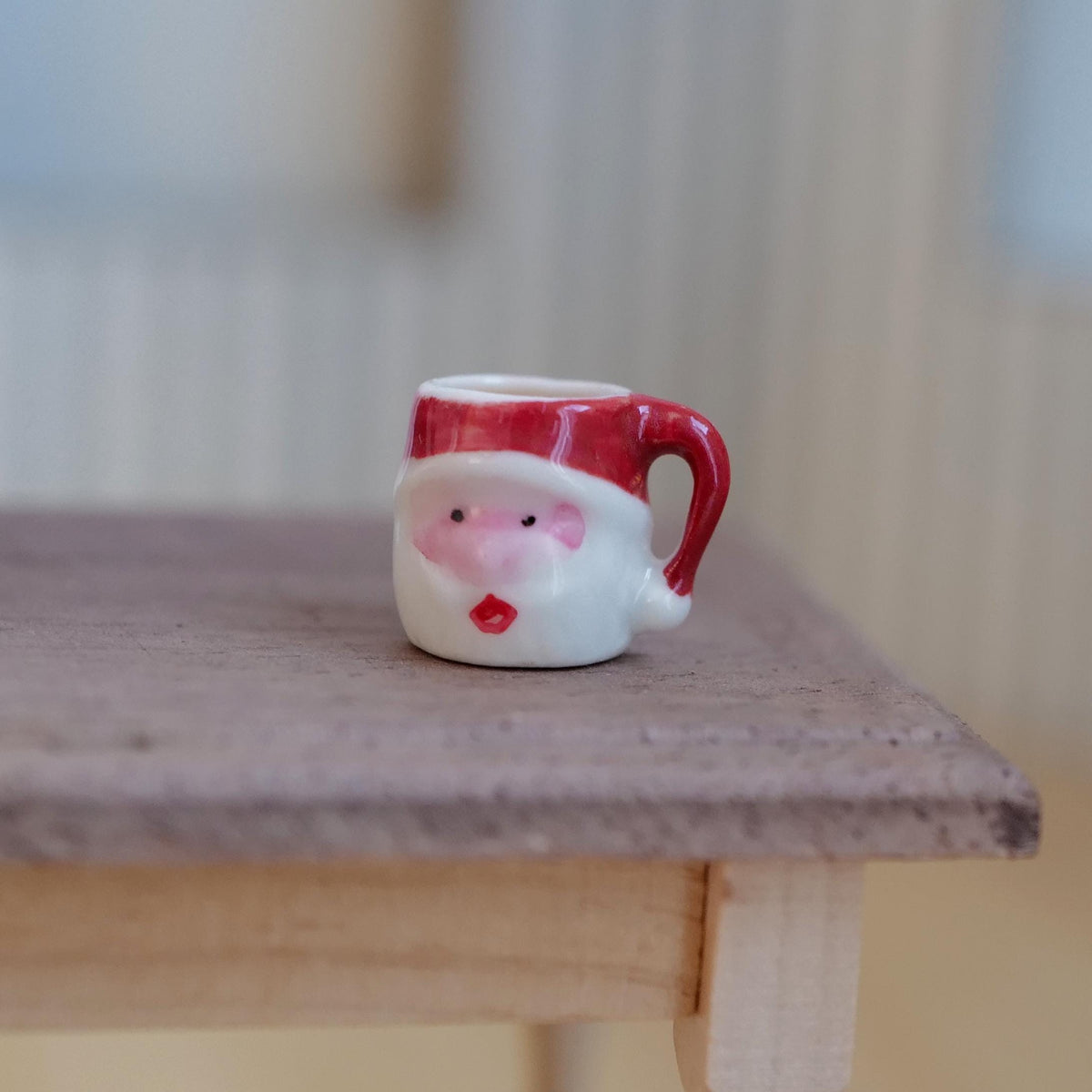 1:12 Scale Miniature Ceramic Santa Claus Head Mug with Hot Chocolate and Marshmallows, 9/16 inch tall, Dollhouse Decor (non edible)