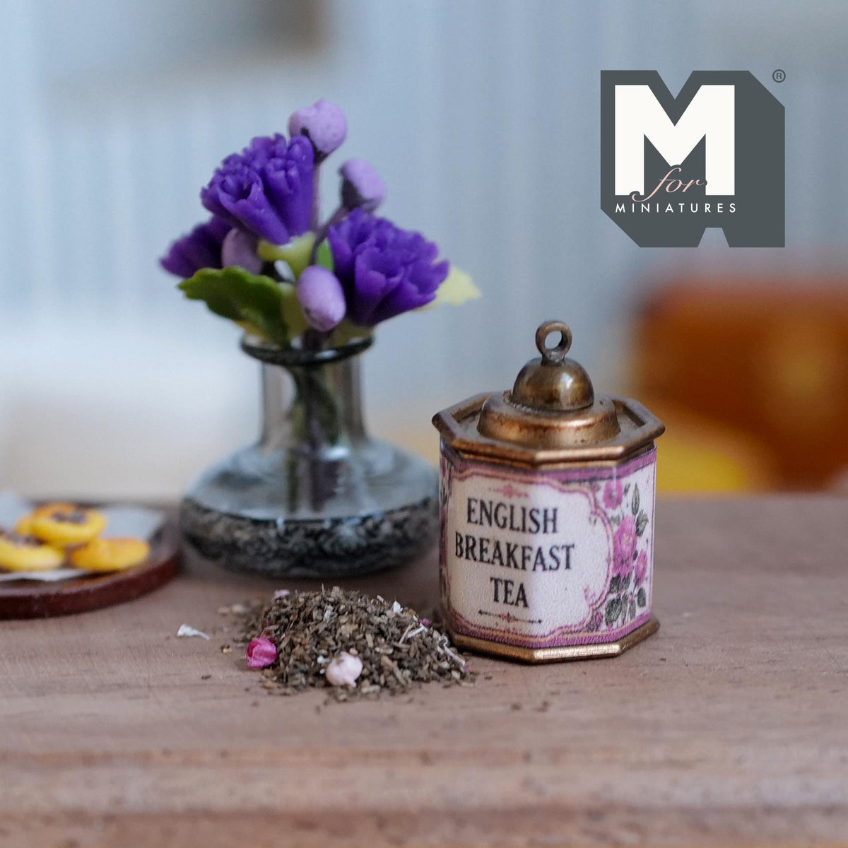 1:12 Scale Miniature Metal Octagonal Tea Tin with Removable Lid and Loose Tea Leaves, 11/16 inch dia., Dollhouse Decor (English breakfast)